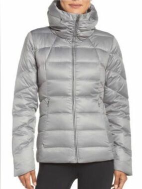 Patagonia Women's Silver Gray Packable Puffer Jacket